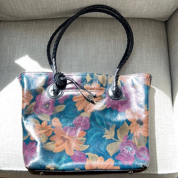 Patricia Nash Handbags - Patricia Nash floral handbag